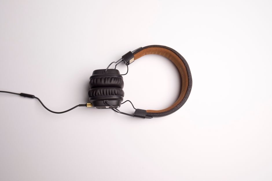 Active vs. passive noise cancellation in over-ear headphones: what you need to know