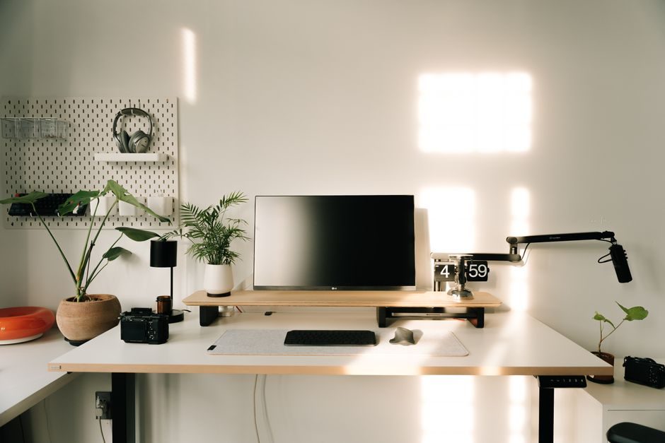 Best Transparent and OLED Monitors to Buy in 2026: Are They Worth It?