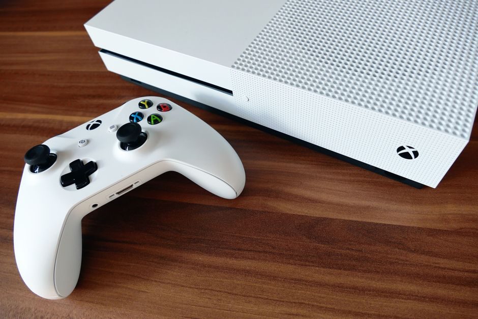 PS Plus Extra vs PS Plus Essential vs Game Pass: Which Gaming Subscription Is Worth It in 2026?