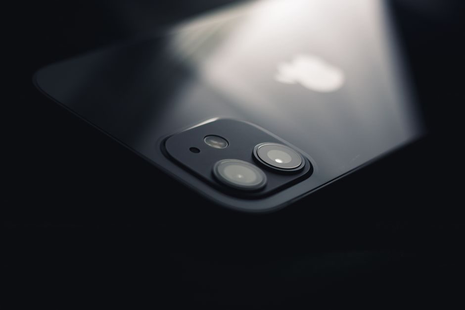 Apple iPhone 16