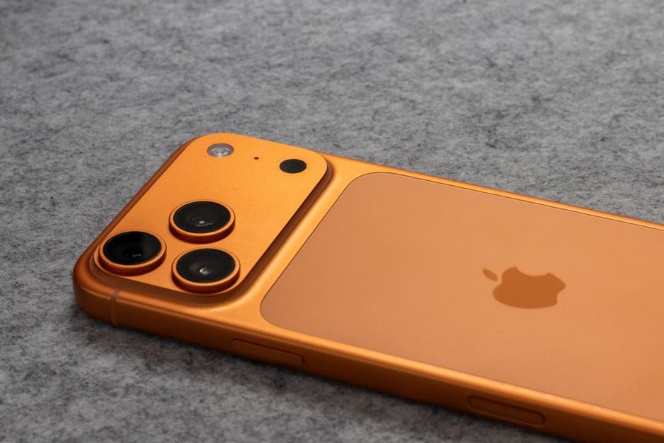 iPhone 17 Pro Max vs Samsung Galaxy S26 Ultra: Which Is the Best Buy?