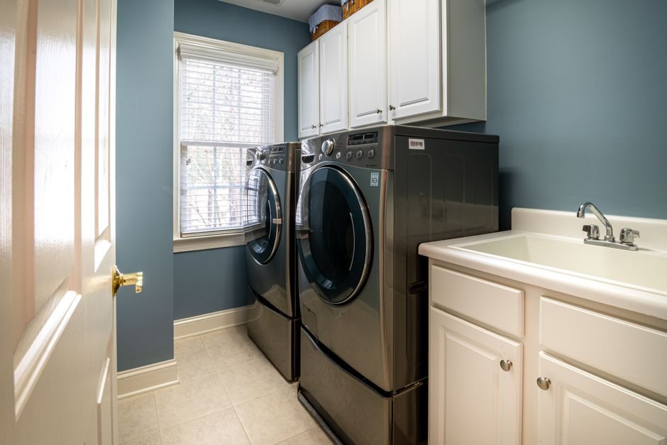 LG WM3400CW / WM6700HBA Front-Load Washer (budget tier) Review