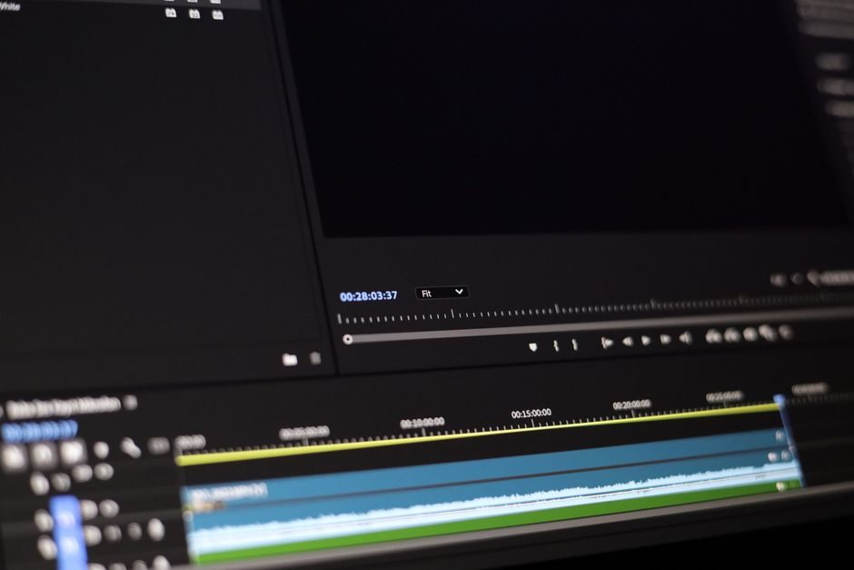 Best AI Video Editors in 2026: ChatCut vs Descript vs CapCut compared for creators